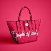 Free Woman Fashion Bag Mockup